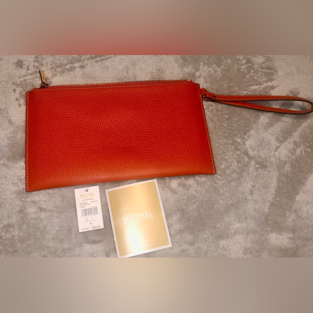 NWT Michael Kors Wristlet Gold Accents
Jet Set Large Studded Pebbled Leather - Picture 2 of 5